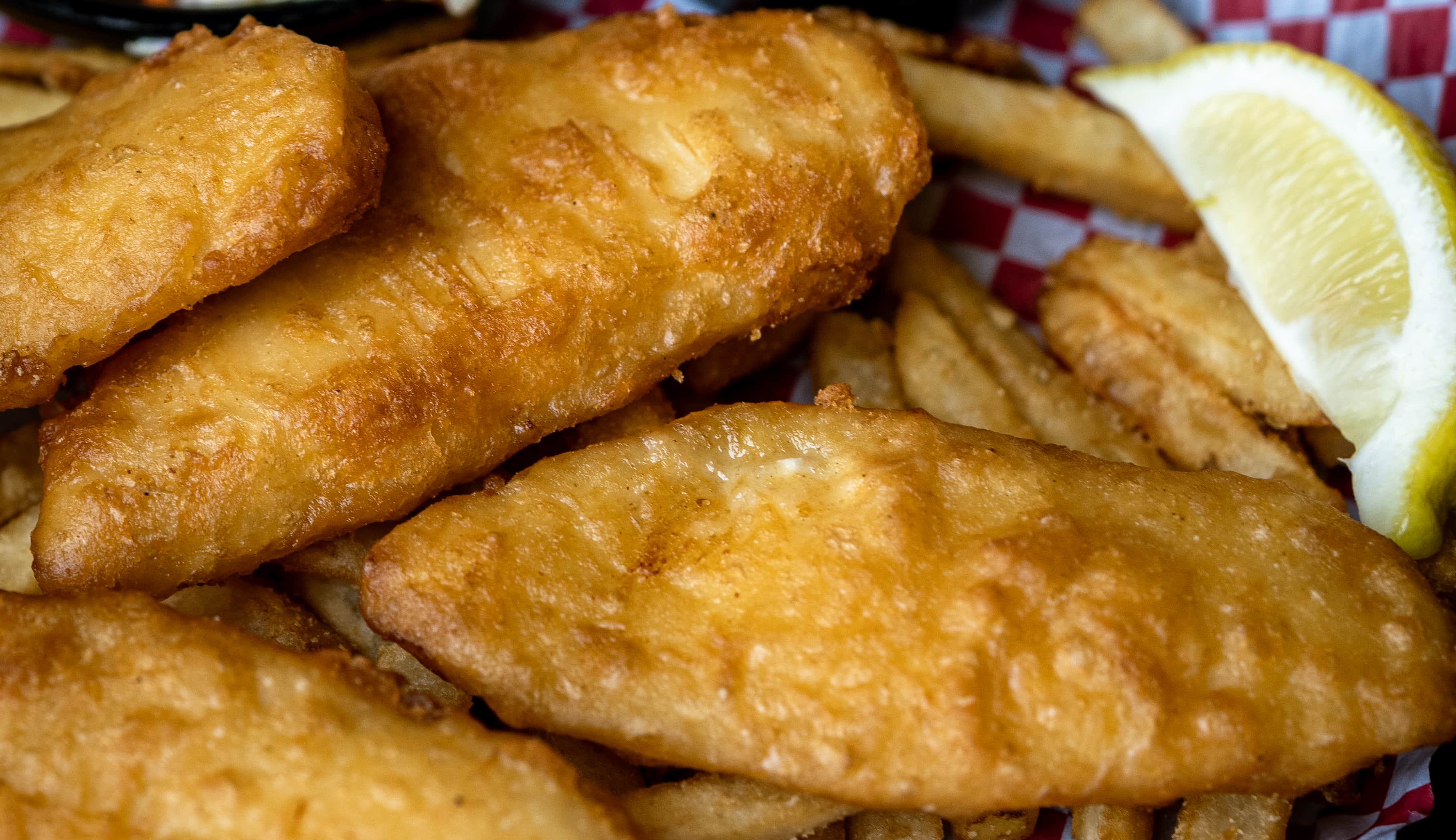Fried fish with a slice of lemon