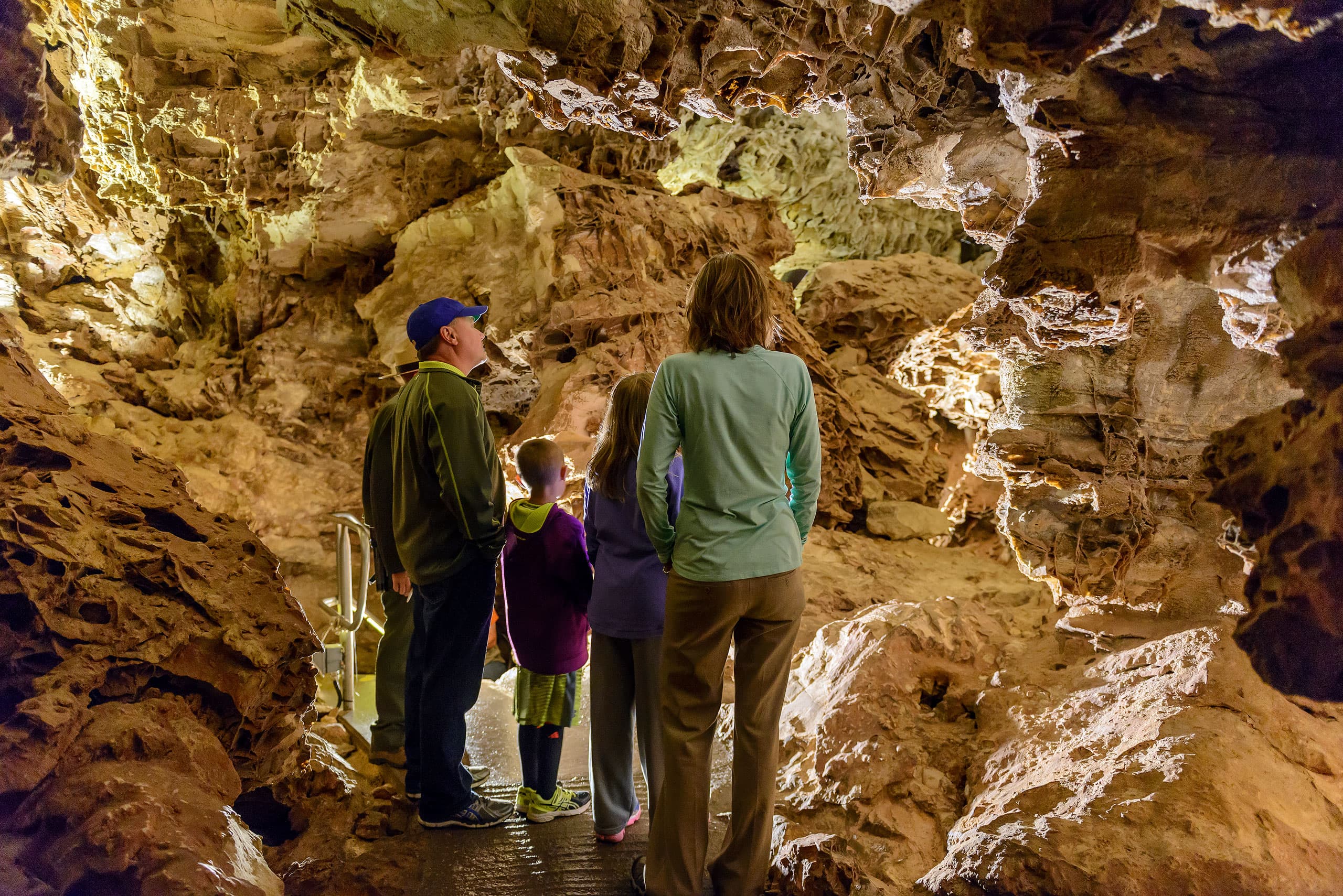 A family tours the Wind Cave National Park.