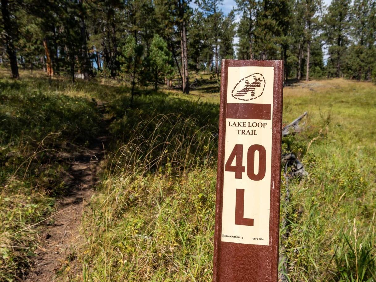 Deerfield Lake Hiking Trail Marker