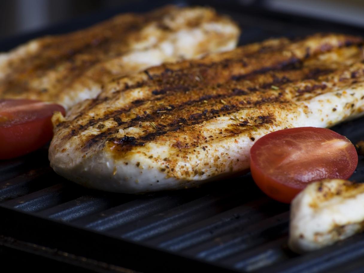 Grilled fish with tomatoes