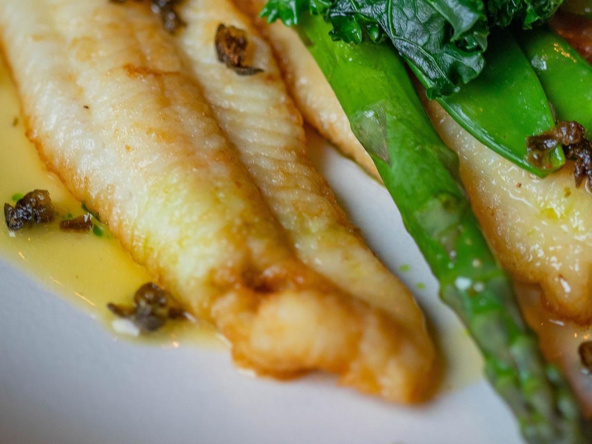Cooked fish with asparagus