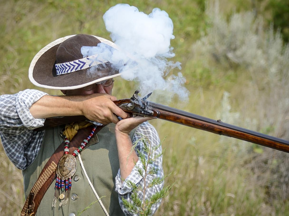 Hugh Glass Rendezvous, shooting a rifle