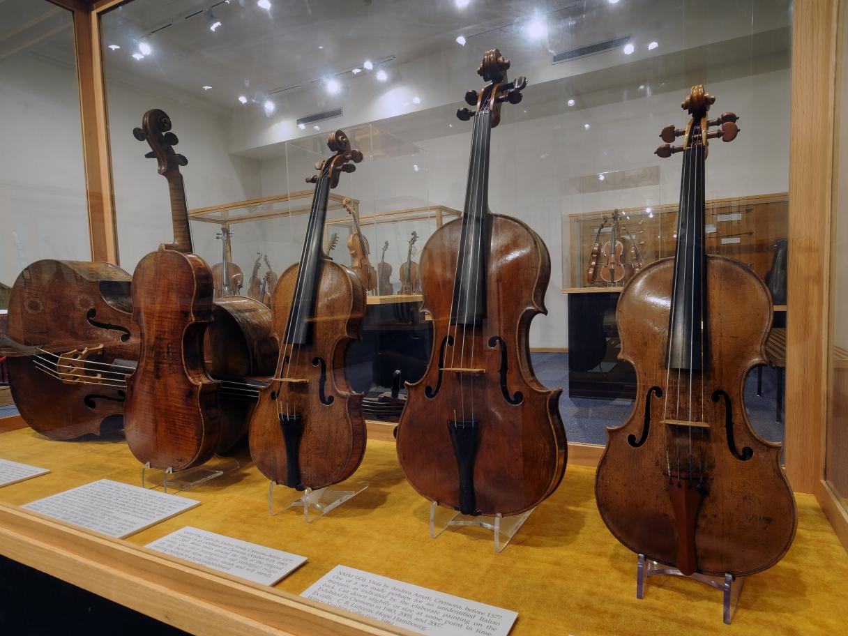 String instrument display