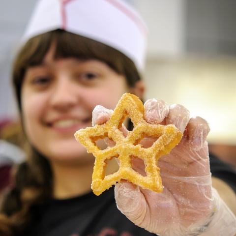 Woman holding treat at Schmeckfest (square)