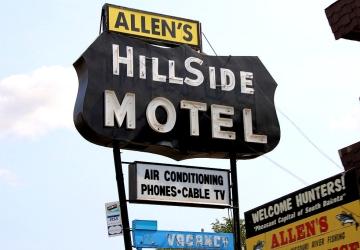 Allen's Missouri River Guide Service & Hillside Motel, Chamberlain