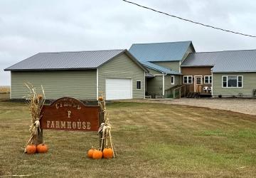 Circle F Farmhouse, Tripp