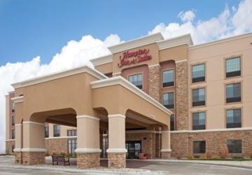 Hampton Inn &amp; Suites Watertown