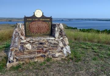 Hugh Glass Monument, Shadehill