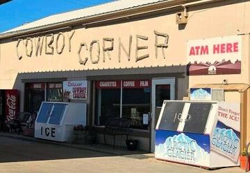 Cowboy Corner, Interior
