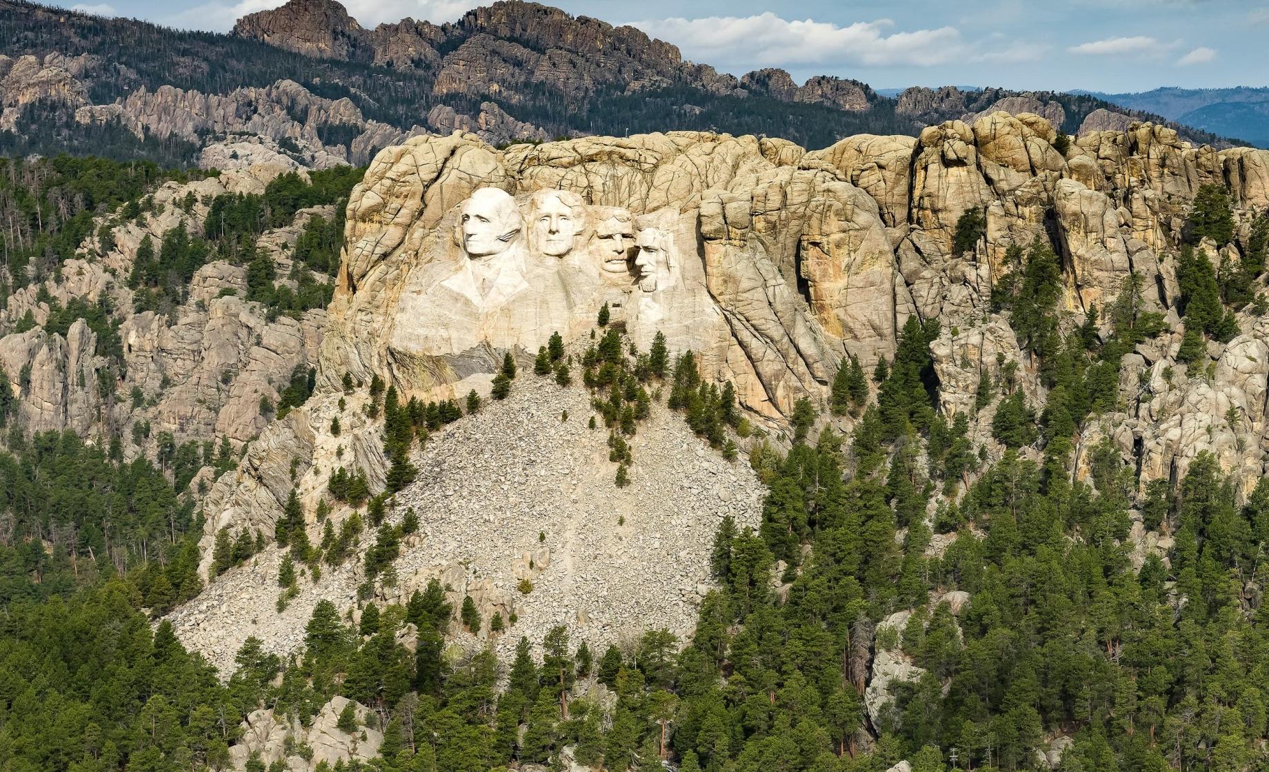 Mount Rushmore National Memorial / Black Hills of South Dakota