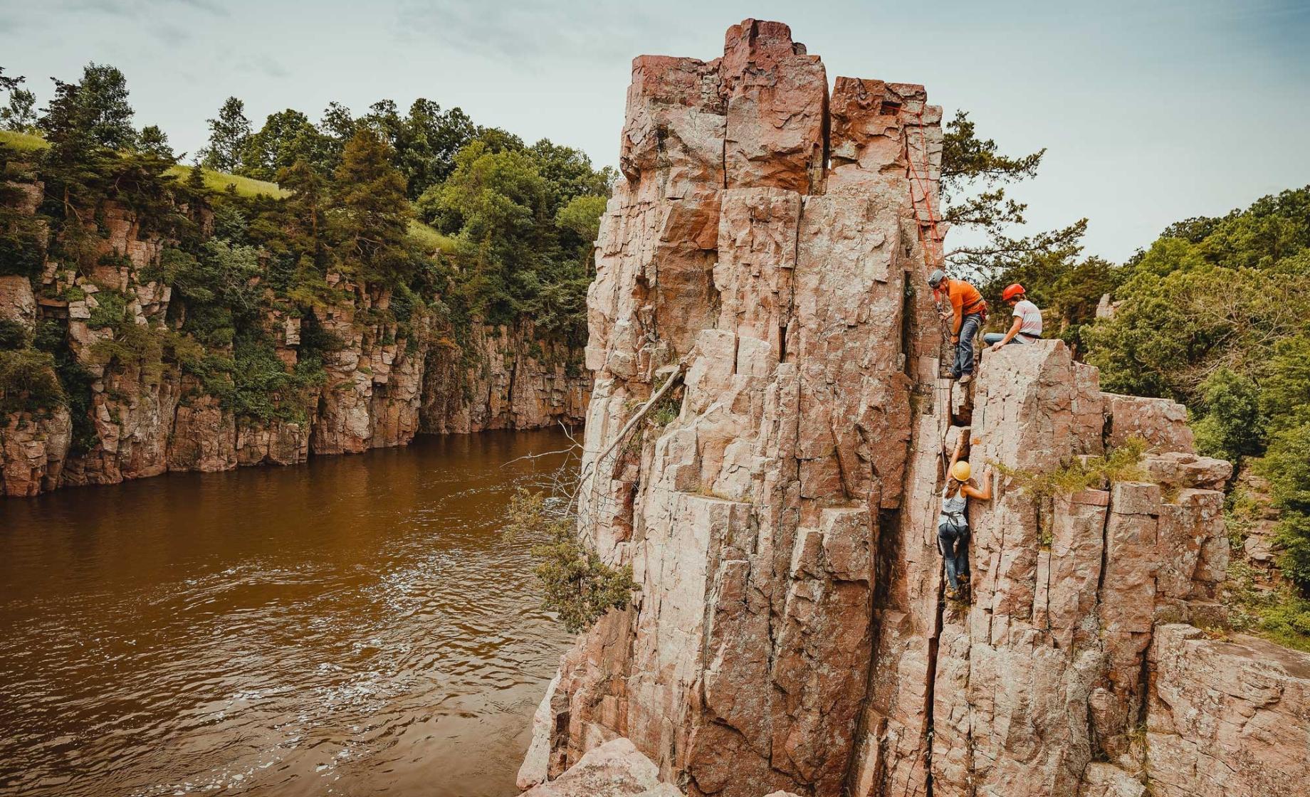 Rock Climbers in Palisades State Park