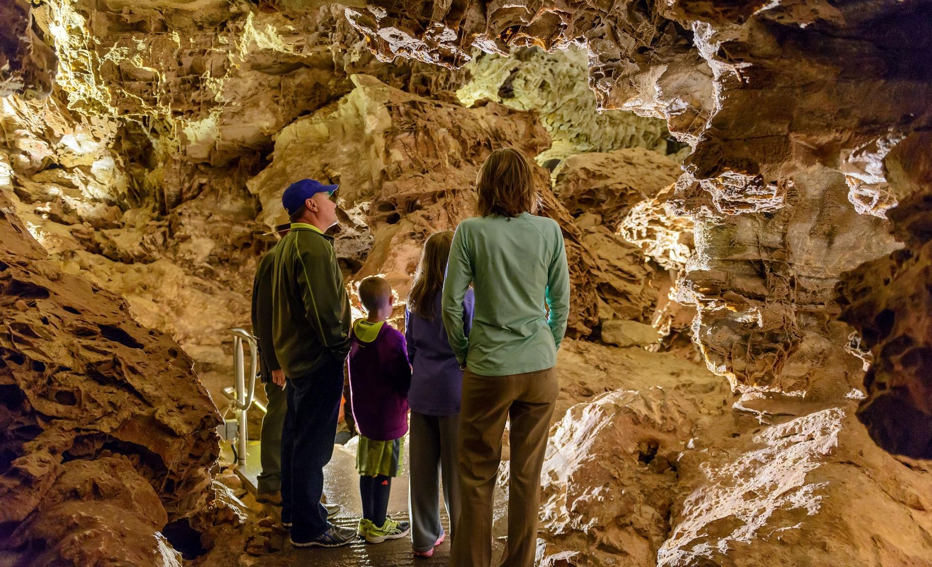 A family tours the Wind Cave National Park.