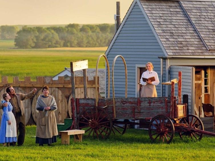 Performers in the Laura Ingalls Wilder pageant