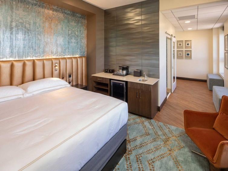 Hotel on Phillips room