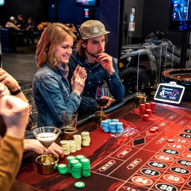 Couple gambling in Deadwood