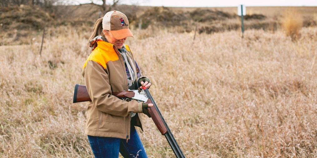 Pheasant Hunter loading gun