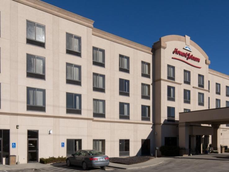 Howard Johnson Inn & Suites