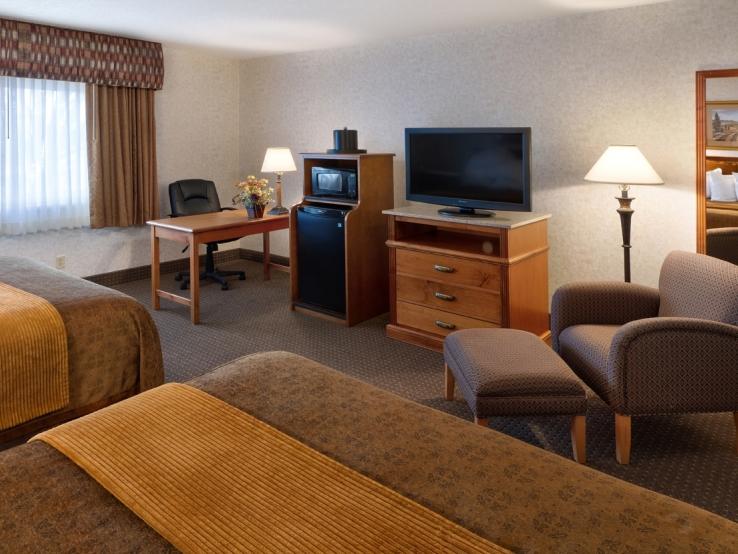 Standard Queen/Queen Guestroom