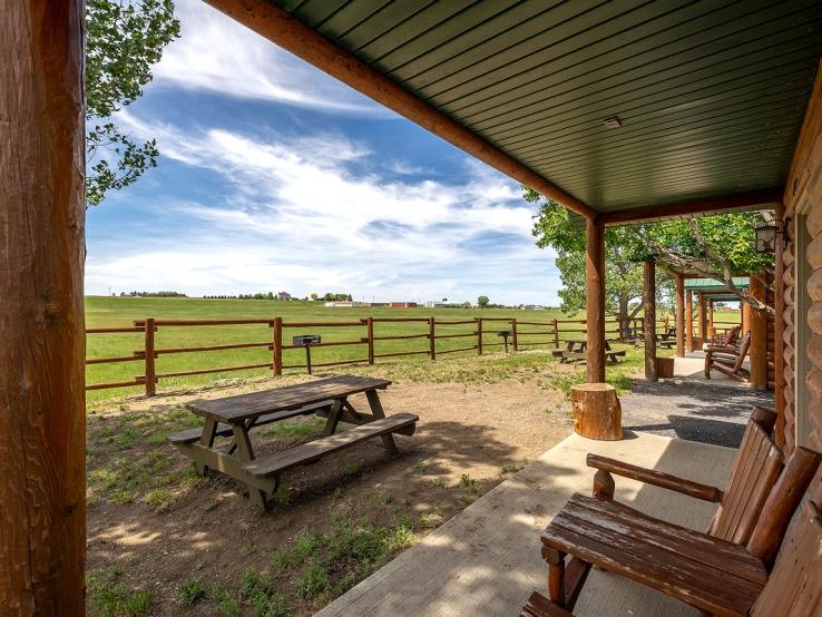 Badlands Frontier Cabins, Wall