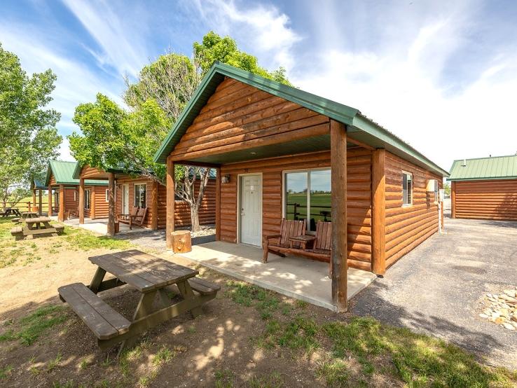 Badlands Frontier Cabins, Wall