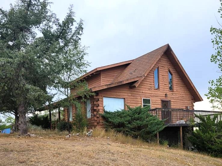 Whispering Pines Bed & Breakfast Outfitters, Interior