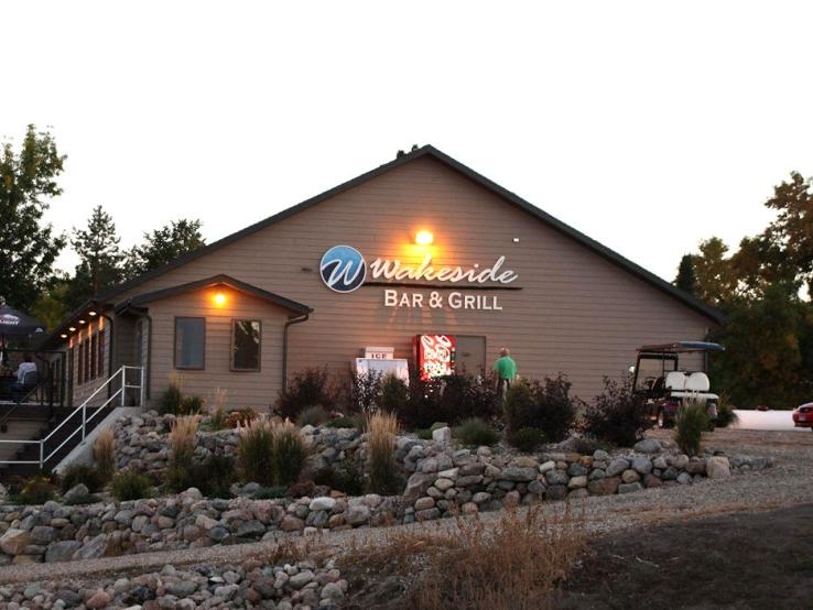 Wakeside Bar & Grill, Mina