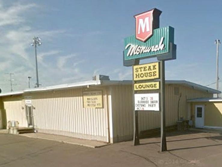 Monarch Steak House & Lounge, Renner