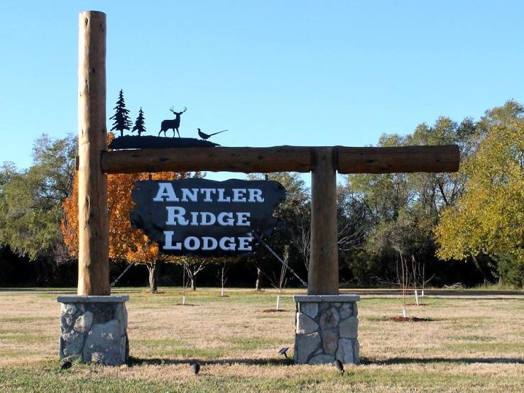 Antler Ridge Lodge, Hamill