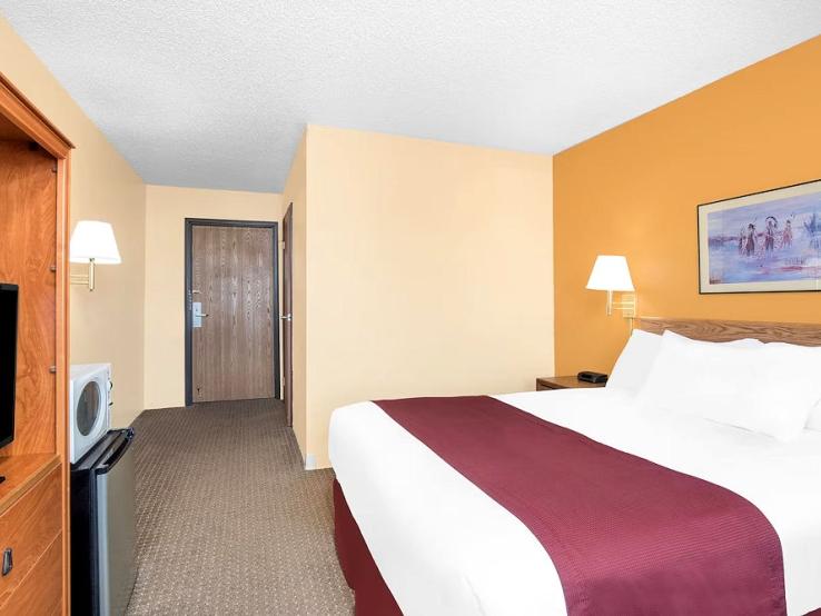 Days Inn by Wyndham, Wall