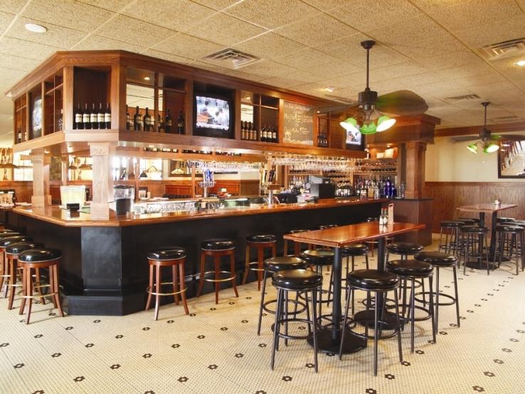 Minervas Bar and Grill