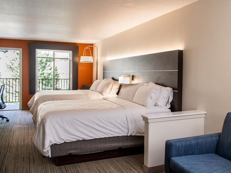 Holiday Inn Express & Suites, Custer
