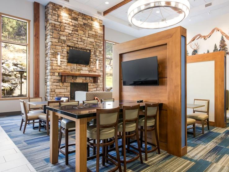 Holiday Inn Express & Suites, Custer