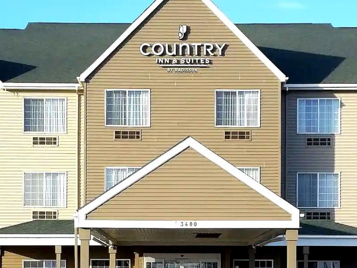 Country Inn & Suites by Radisson, Watertown