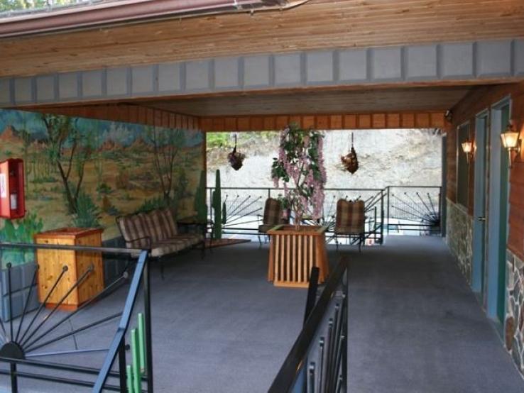 Cedar Wood Inn