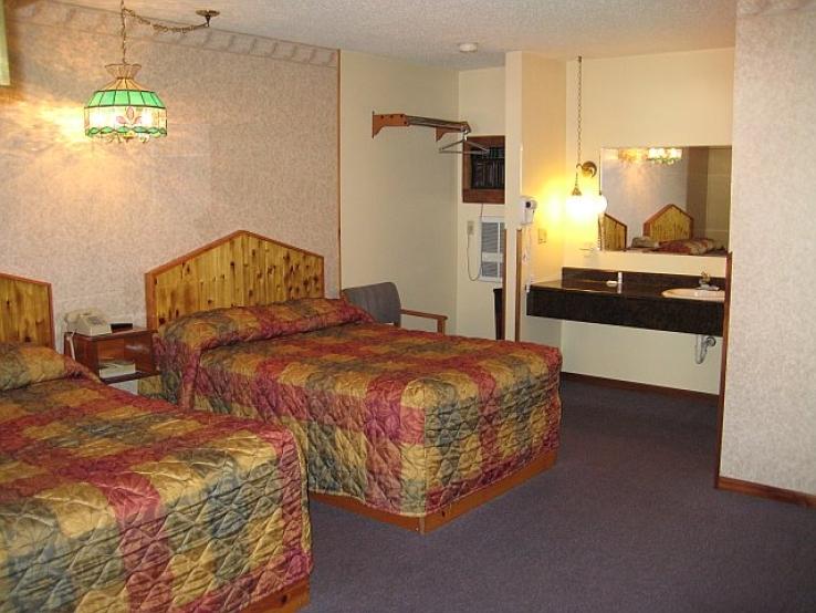 Cedar Wood Inn