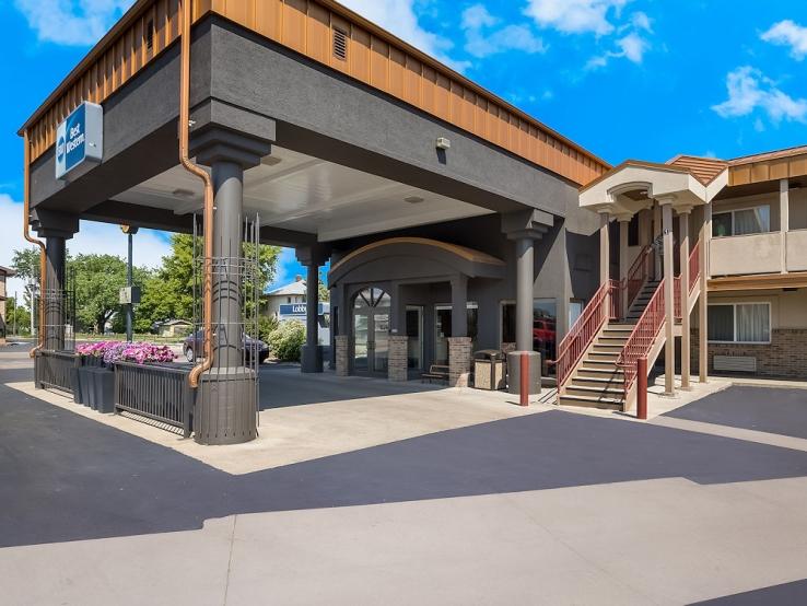 Best Western Plains Motel, Wall