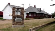 Depot Museum / Harvey Dunn School, De Smet