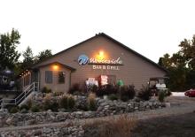 Wakeside Bar & Grill, Mina