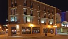 Holiday Inn Express &amp; Suites