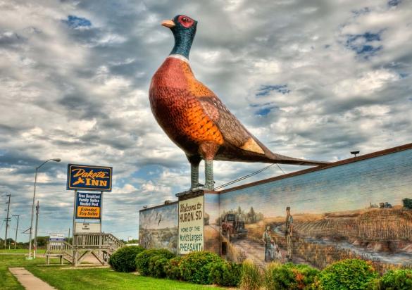 Giant pheasant statue in Huron