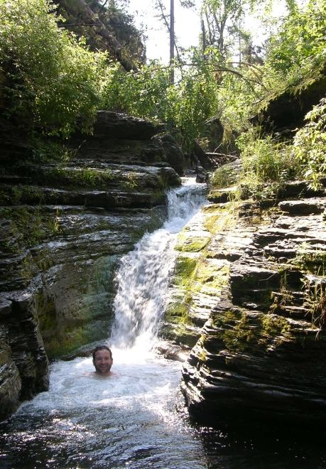 Swimming head in Devils Bathtub