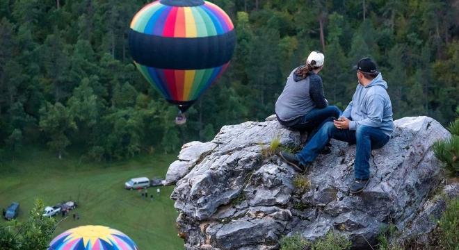 Hot air balloons at Stratobowl